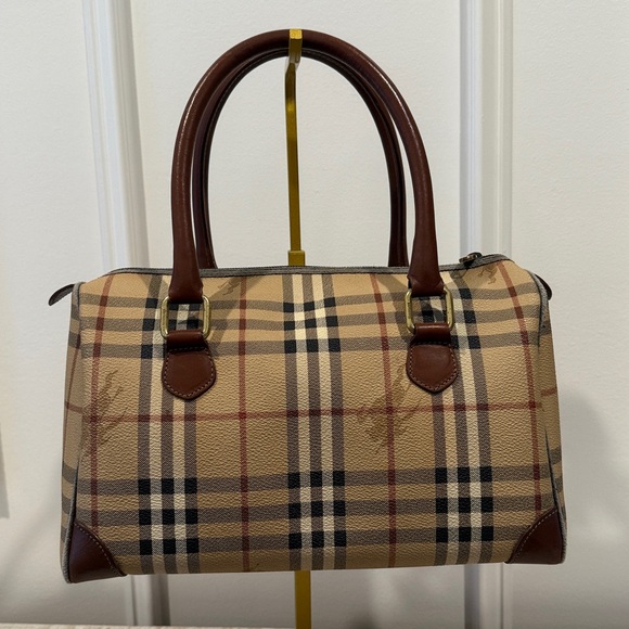 Burberrys Tan Nova or Haymarket Checked Boston Bag - Picture 6 of 13